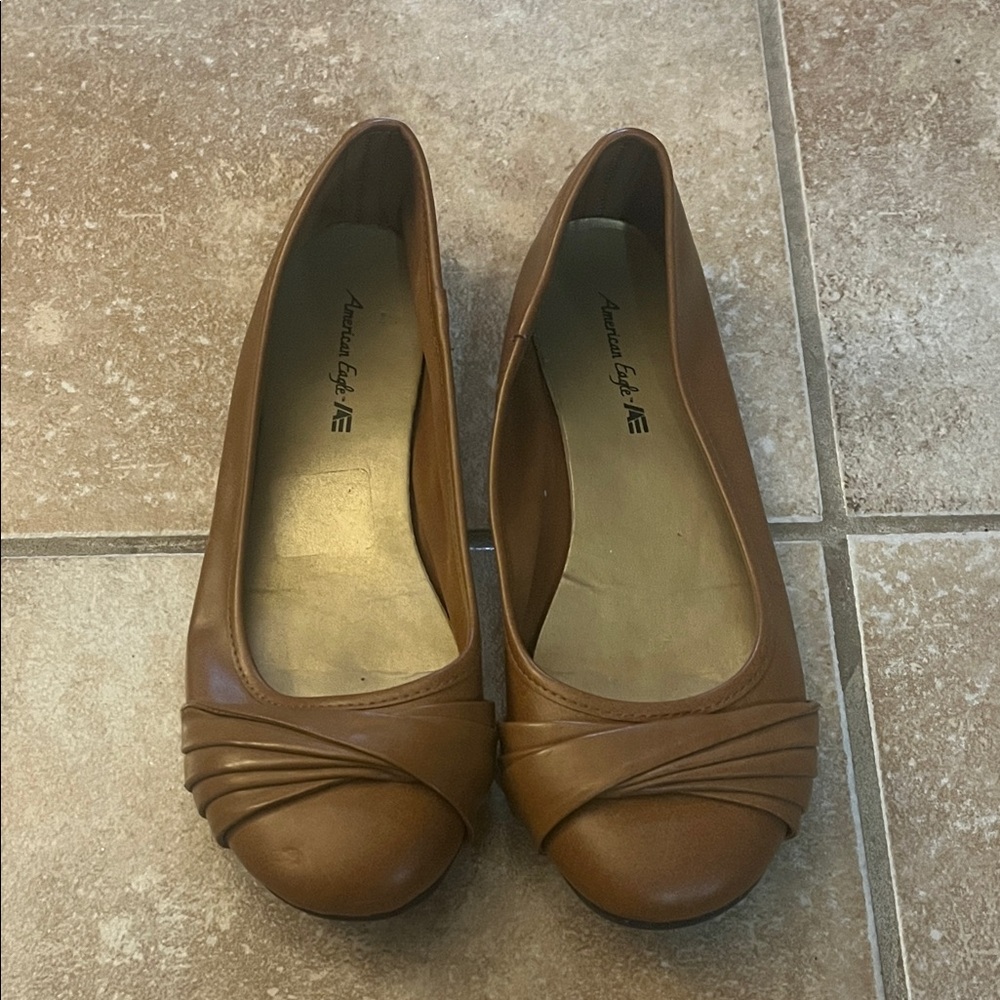 Women's Tan ballet style flats.